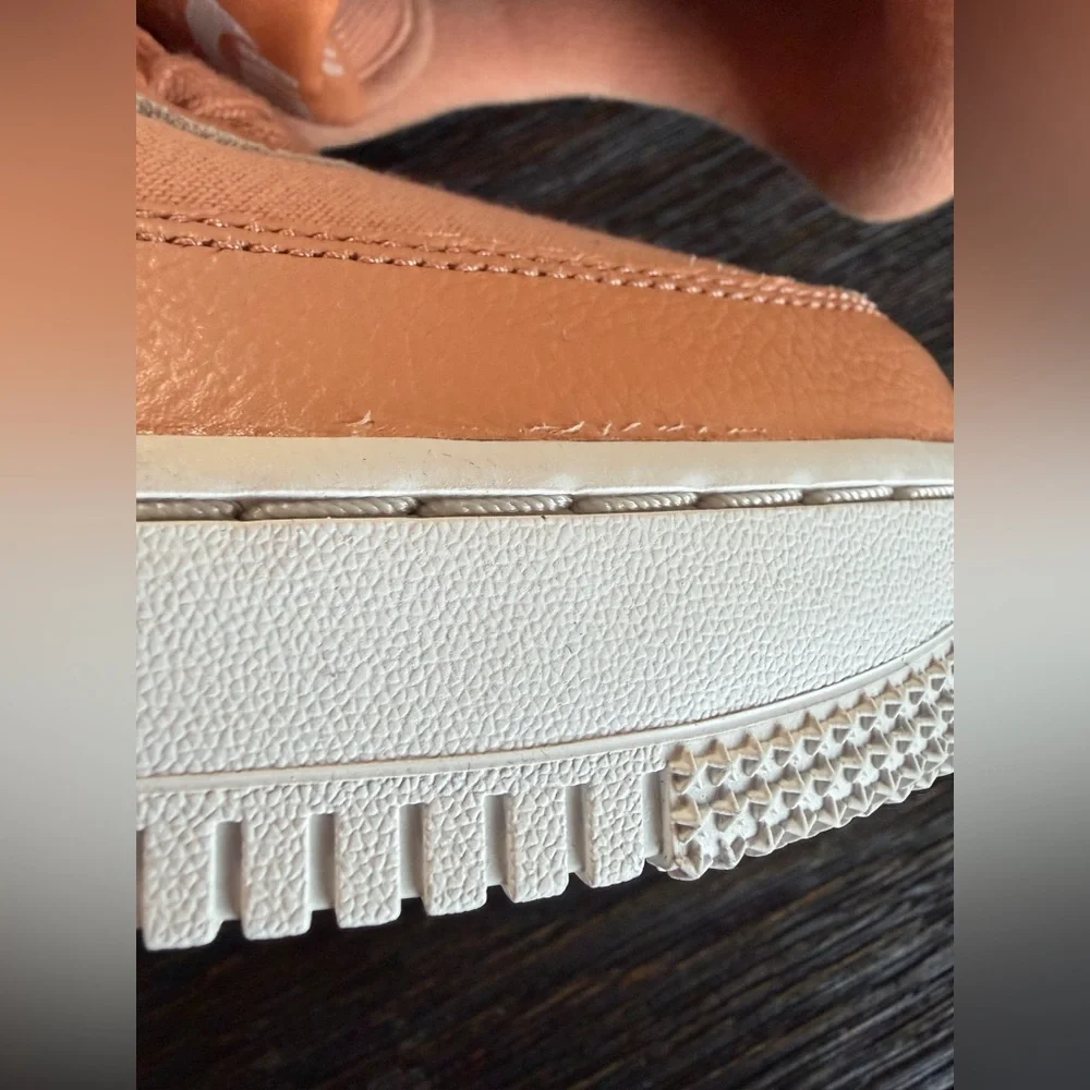 NEW MEN'S NIKE AIR FORCE 1 '07 LX IN AMBER BROWN & PHANTOM! Size 11.5 - Picture 3 of 11